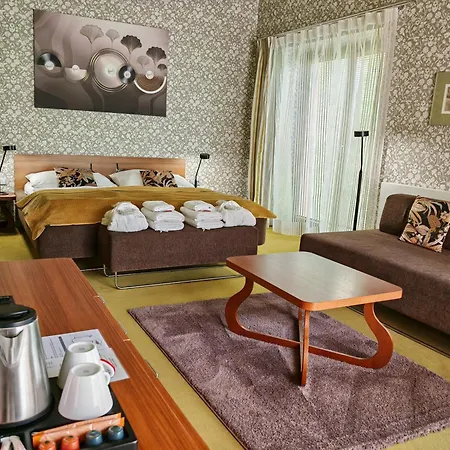 Rajska Zahrada Hotel Nove Mesto nad Metuji